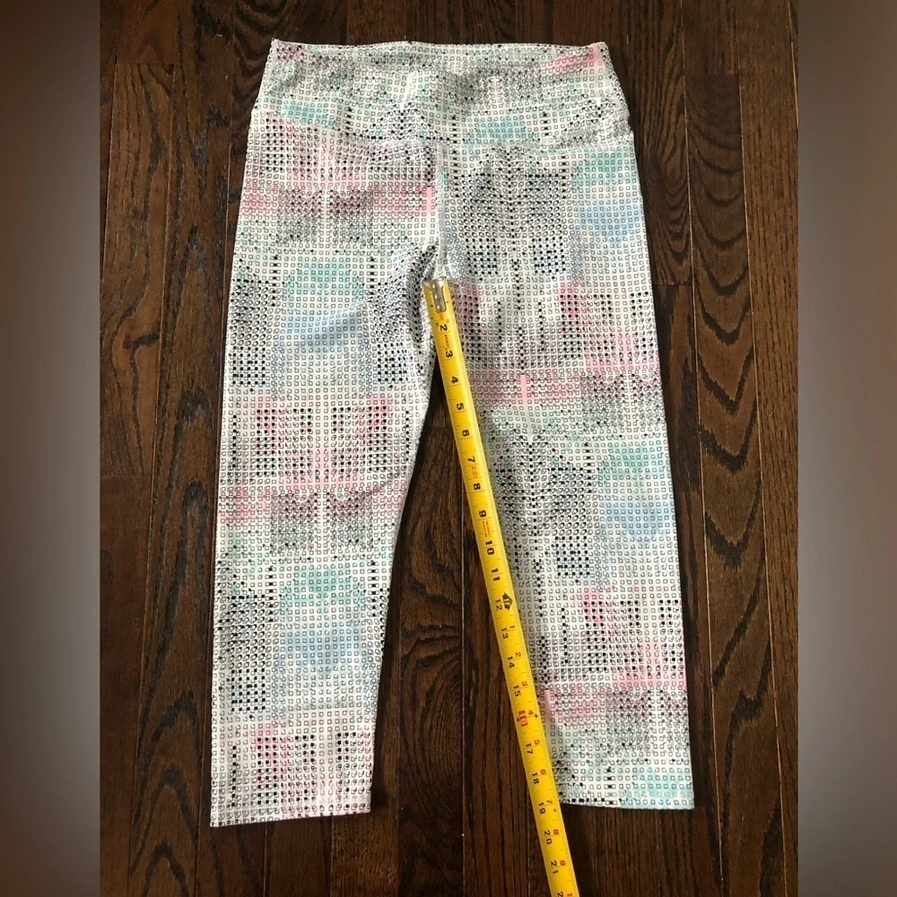 Fabletics Women's S Define PowerHold Mid-Rise Capri Leggings in Arctic Print